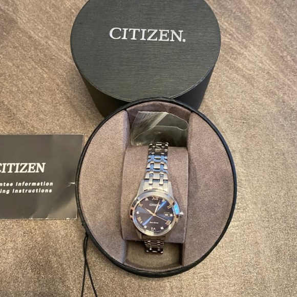 Citizen Watch Brand New in Box with Tags - Picture 1 of 1
